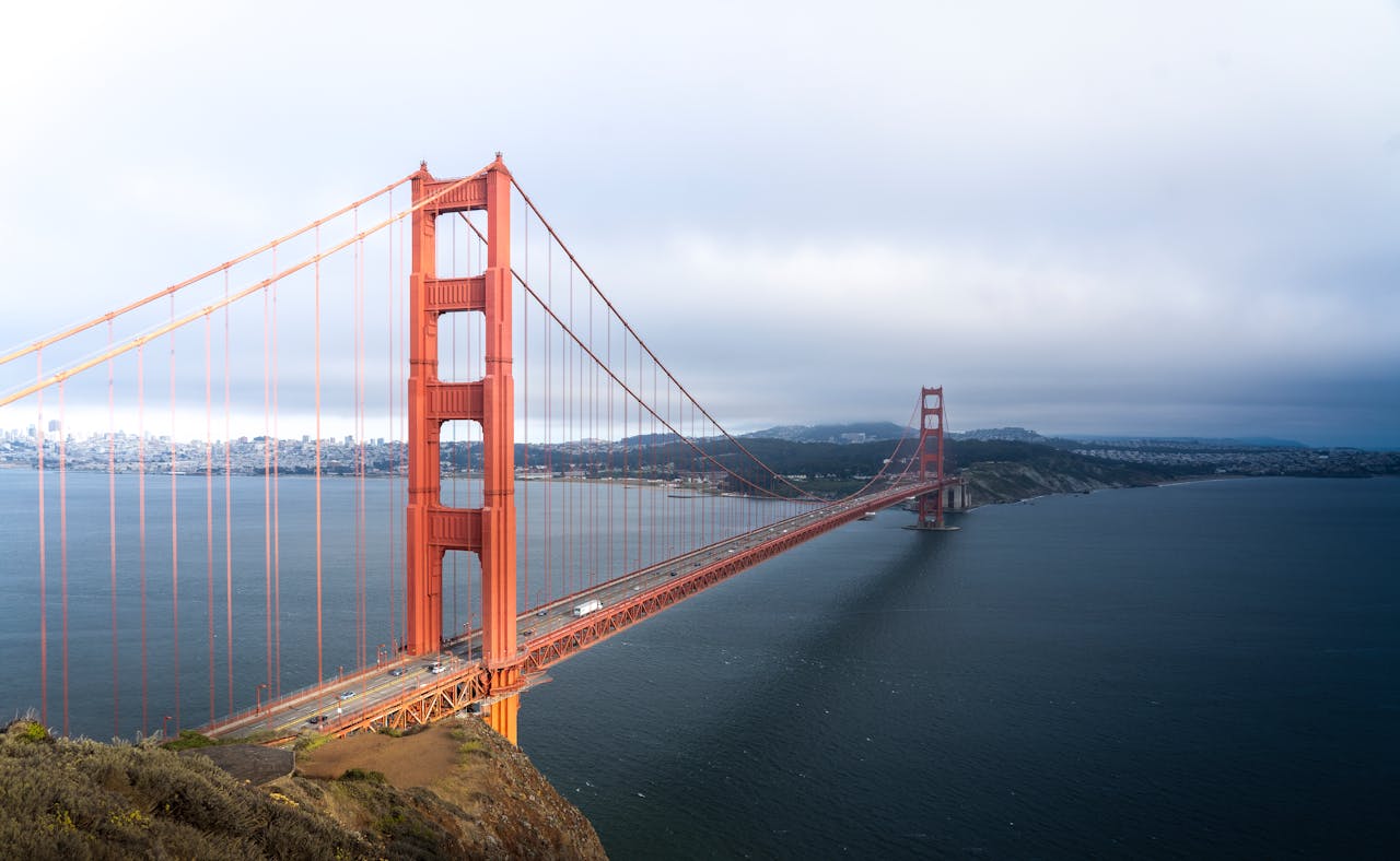 services-01 A stunning view of the iconic Golden Gate Bridge in San Francisco, California.